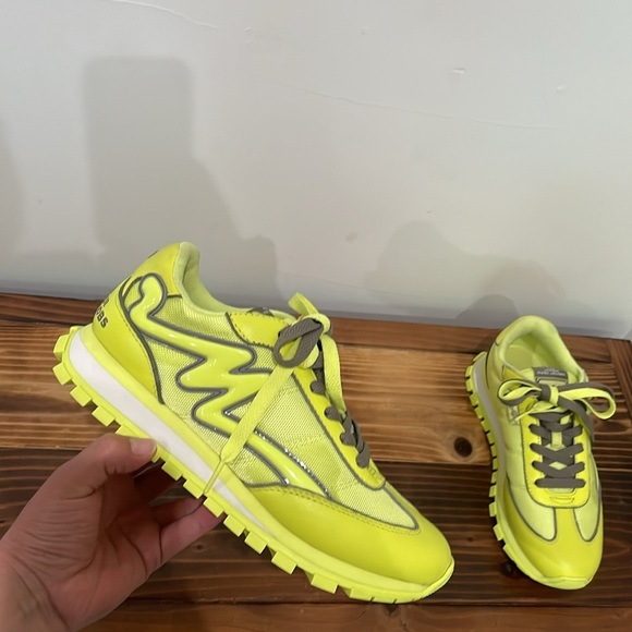 Marc Jacobs The Jogger Sneakers Size 39 US 9 The Fluoro Jogger In Fluo Yellow - Picture 3 of 14